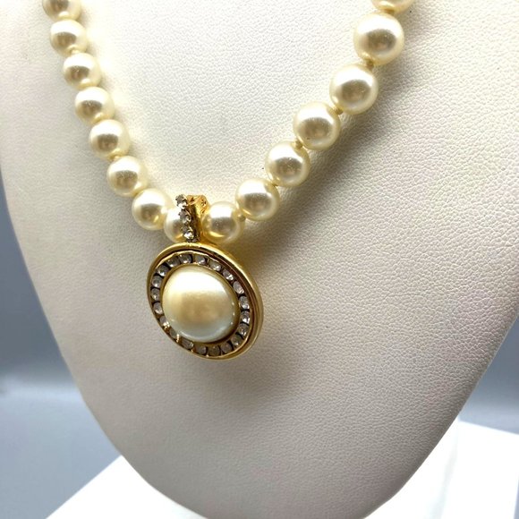 Classy Pearl with Crystal Halo Pendant Enhancer on Lustrous Knotted Glass Pearl - Picture 4 of 5